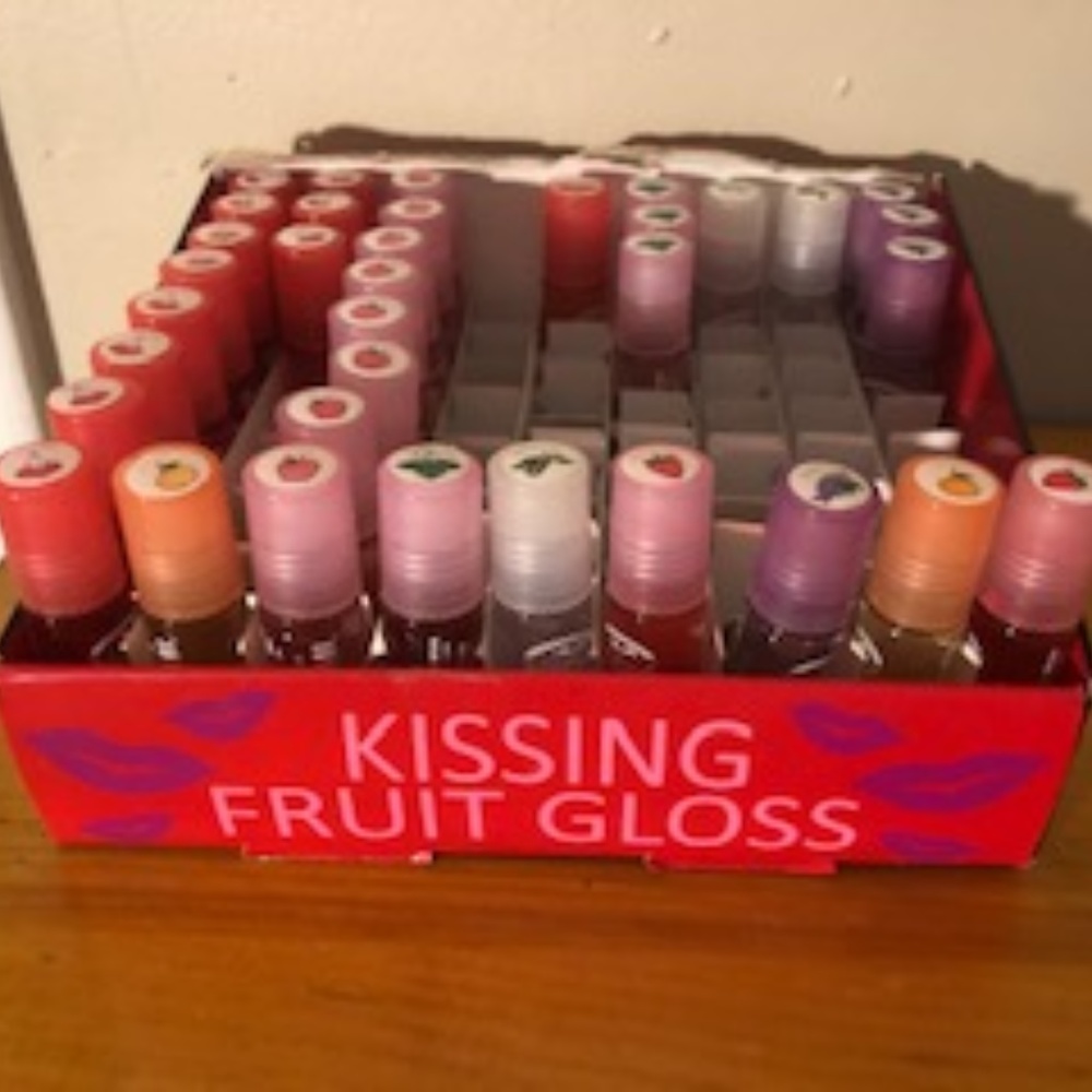 Lip Glow Kissing Lip Gloss